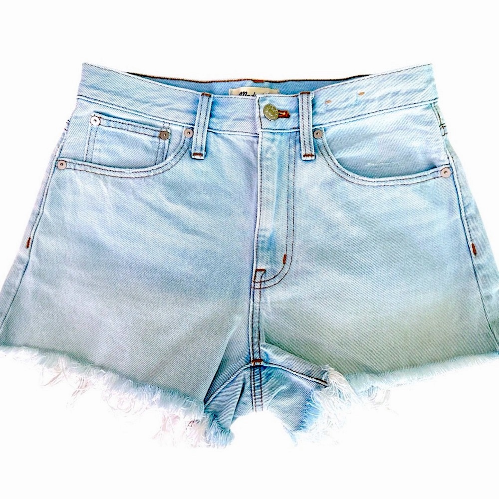 Madewell Relaxed Denim Short In Light Wash Blue w Zipper Fly, Raw Fray Edges Hem
